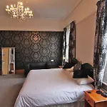 Warrens Guest House