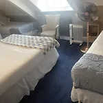 Diamonds Inn