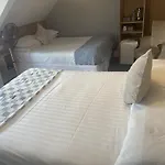 Diamonds Inn