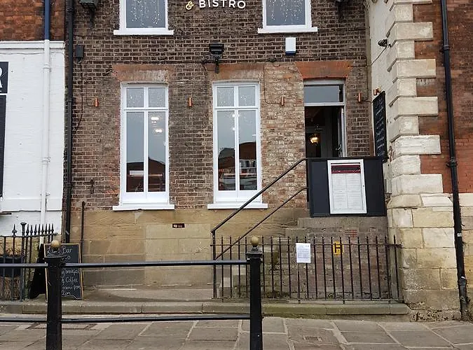 Lil\'S Bar And Bistro