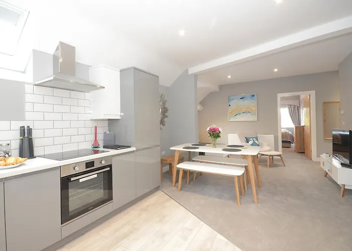 Froghall Luxury Suites- Close To City Centre- Free Parking