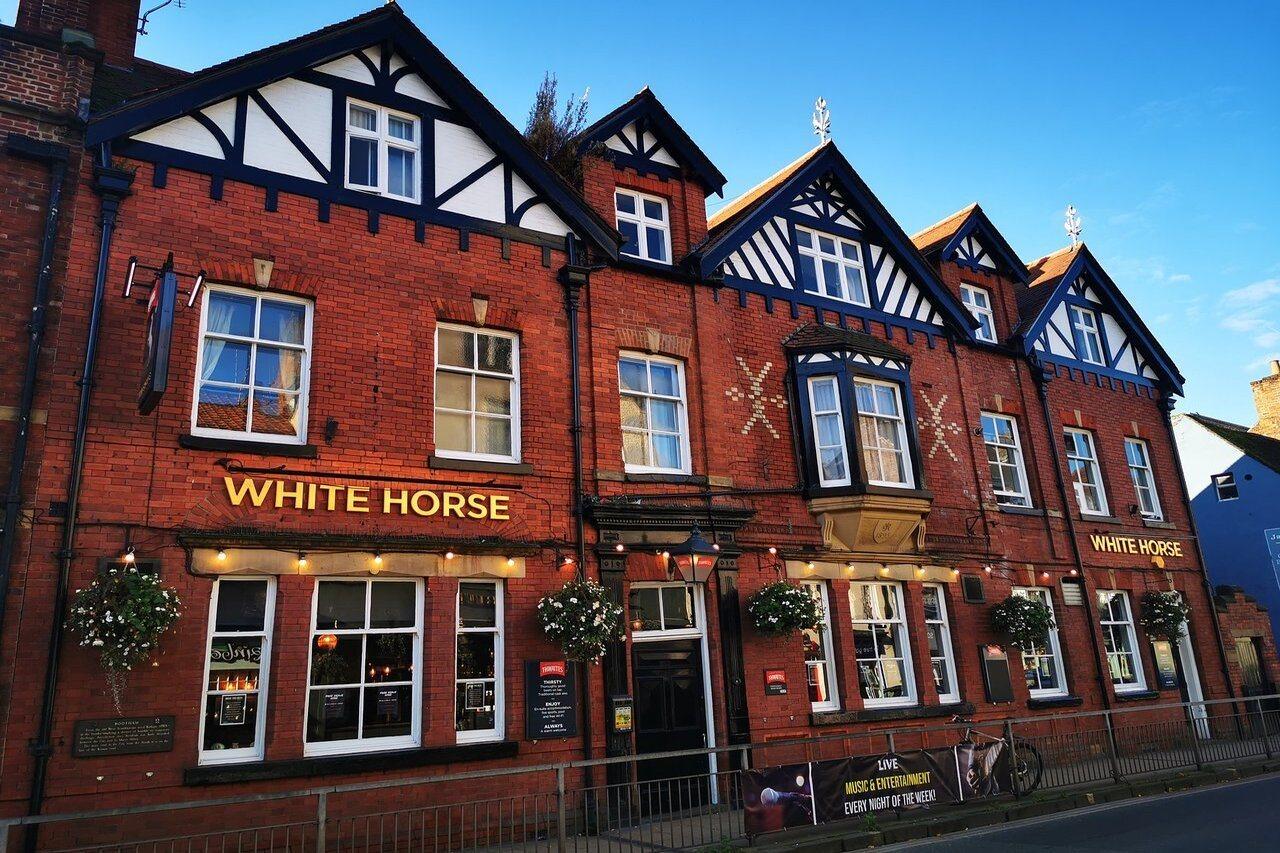 The White Horse 3*