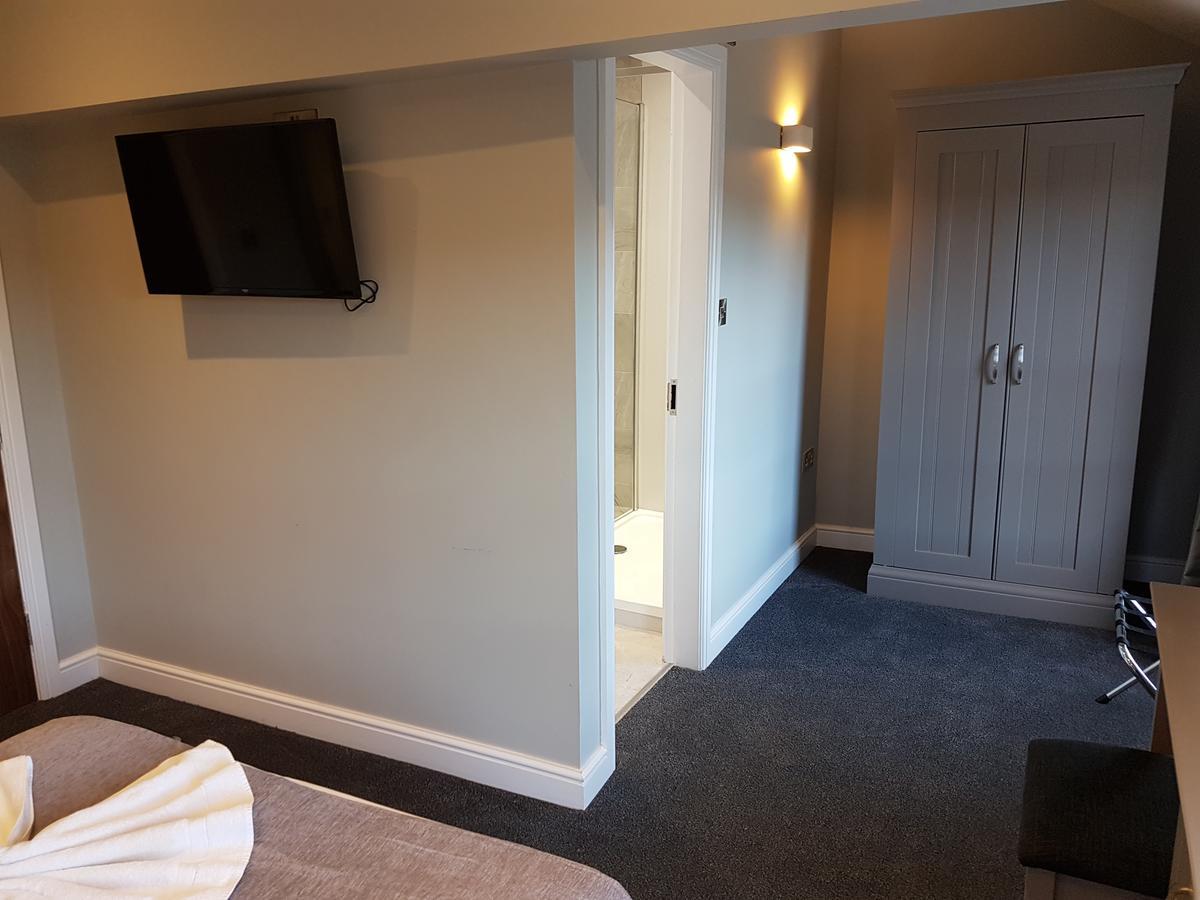 Lil's Bar And Bistro Guest house