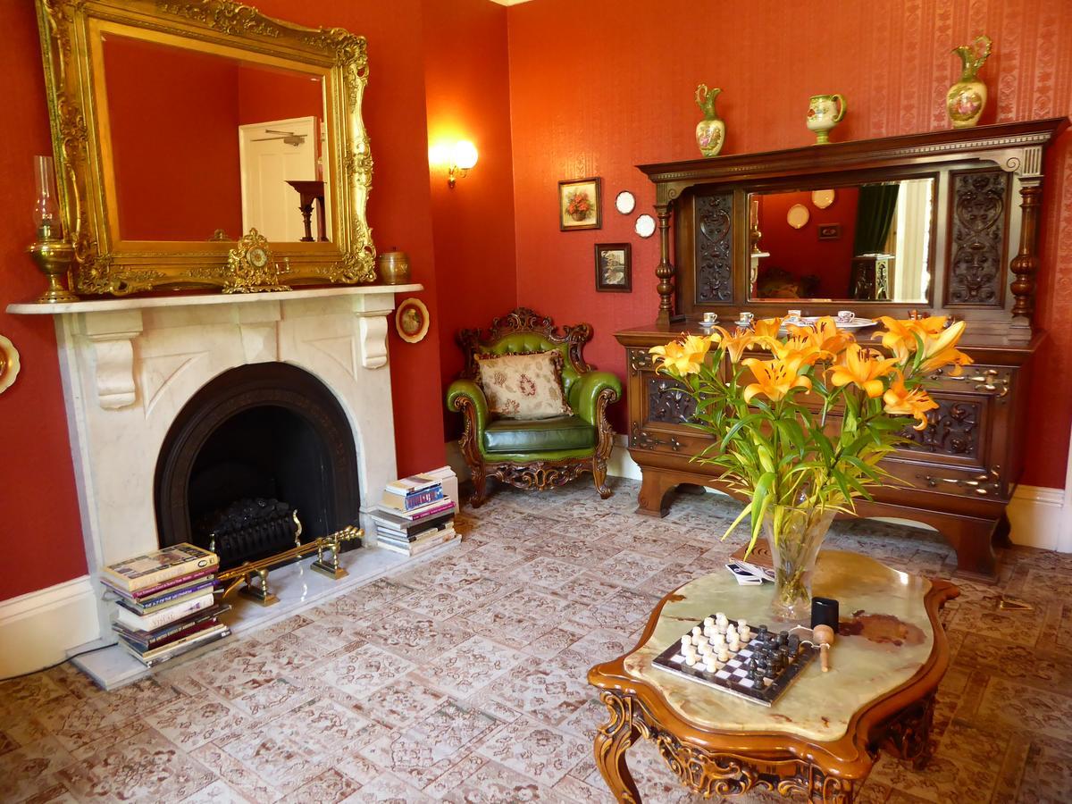 Hotel Alhambra Court 4*