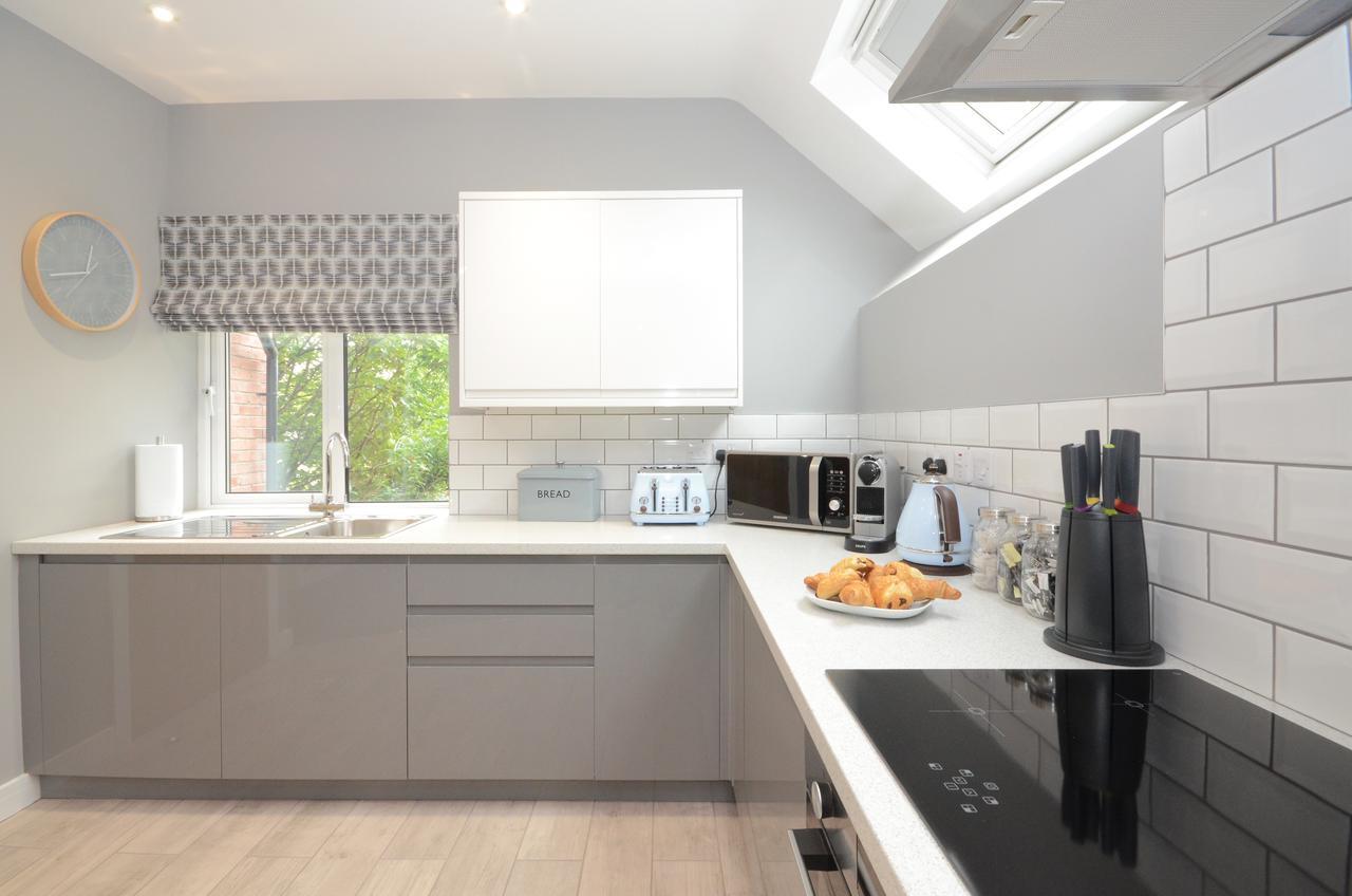 Froghall Luxury Suites- Close To City Centre- Free Parking Apartment