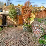 Walby Cottage - By York City Walls