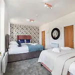 Innvigour Bespoke House With Free Parking For 3 Cars