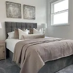 Apartment 11 Penthouse 2 Bedrooms, Sleeps 4