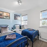 Stylish Central York House Sleeps 10