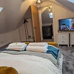 2 X Double Rooms - 2 X Free Off Street Parking Spaces