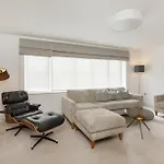 Mount Vale 4 Bedroom Luxury Home & Free Parking
