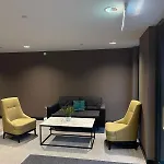 York Central Stylish Flat - Sleeps 8 - Parking - Gym