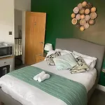 Camaraderie Guest House