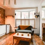 The Location- 1 Free Private Parking Space - 60 Second Walk 2 Minster!