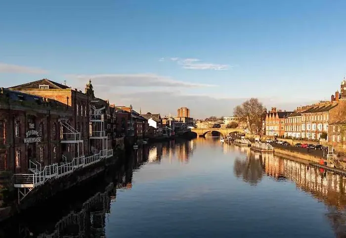 Bartley York Central, Walking Distance To City