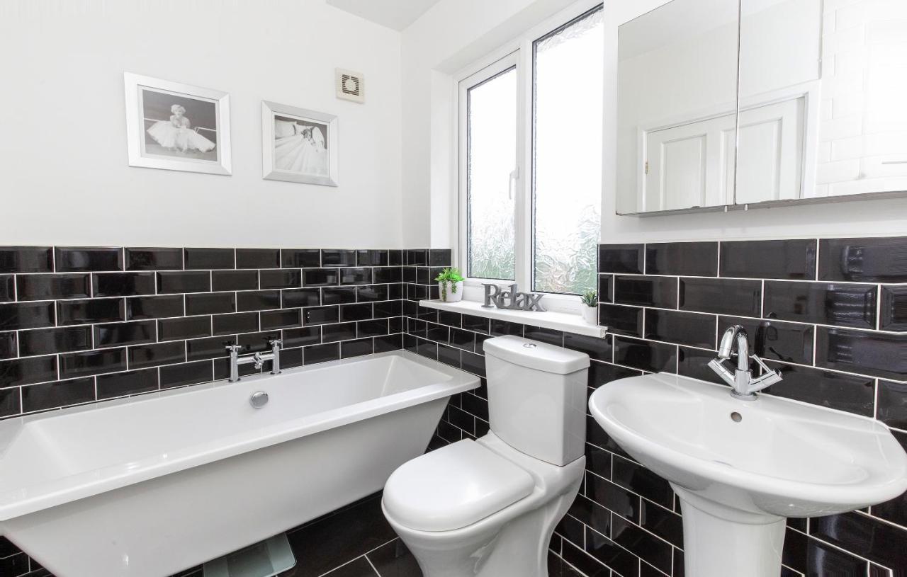 Woodlea House With Hot Tub With Free Parking Holiday home
