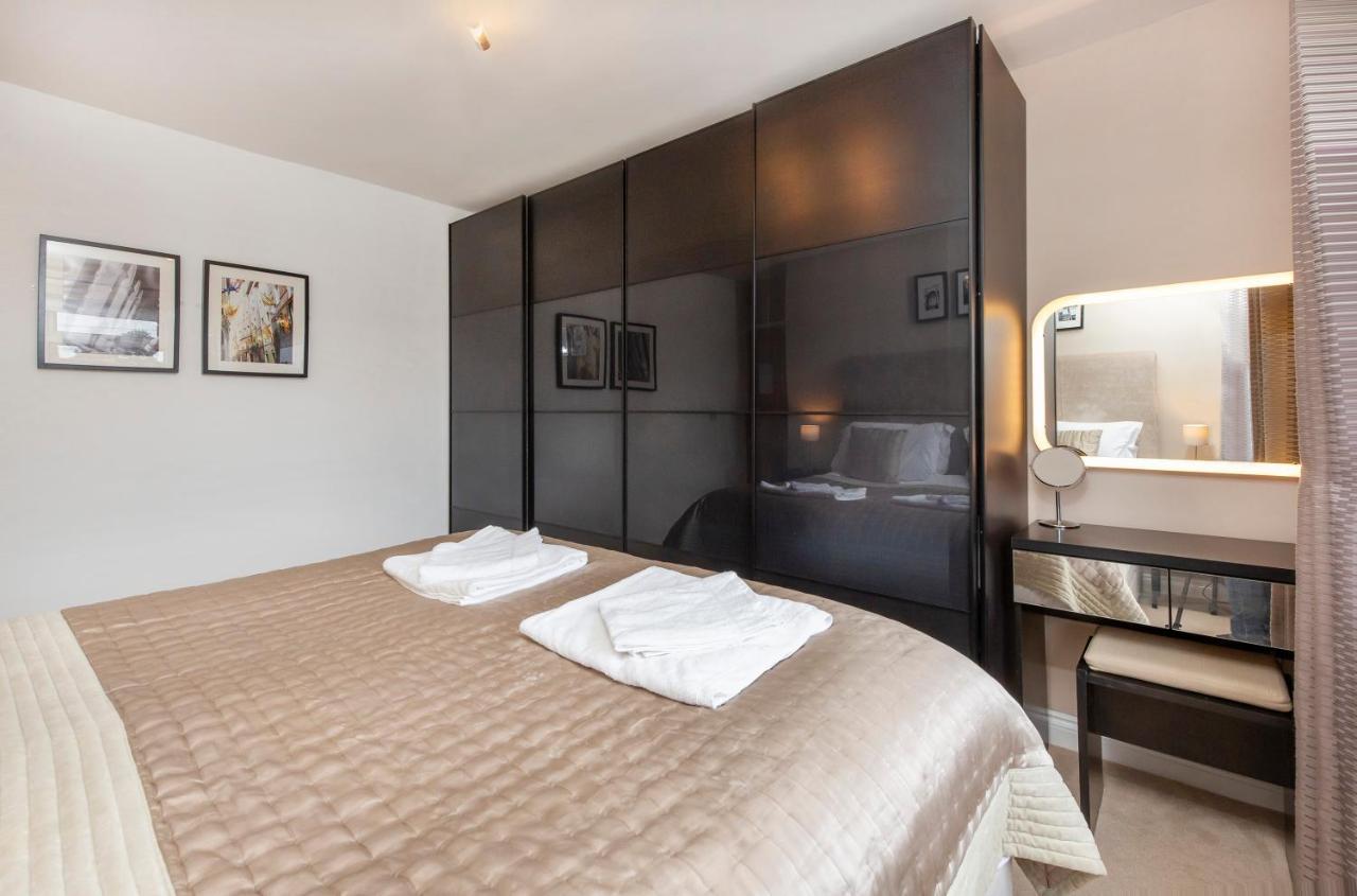 Holiday home Woodlea House With Hot Tub With Free Parking