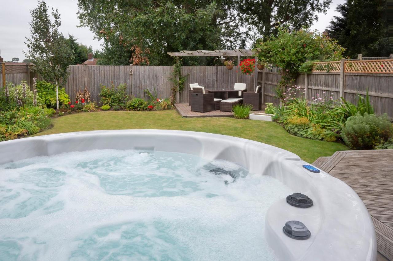 Holiday home Woodlea House With Hot Tub With Free Parking *