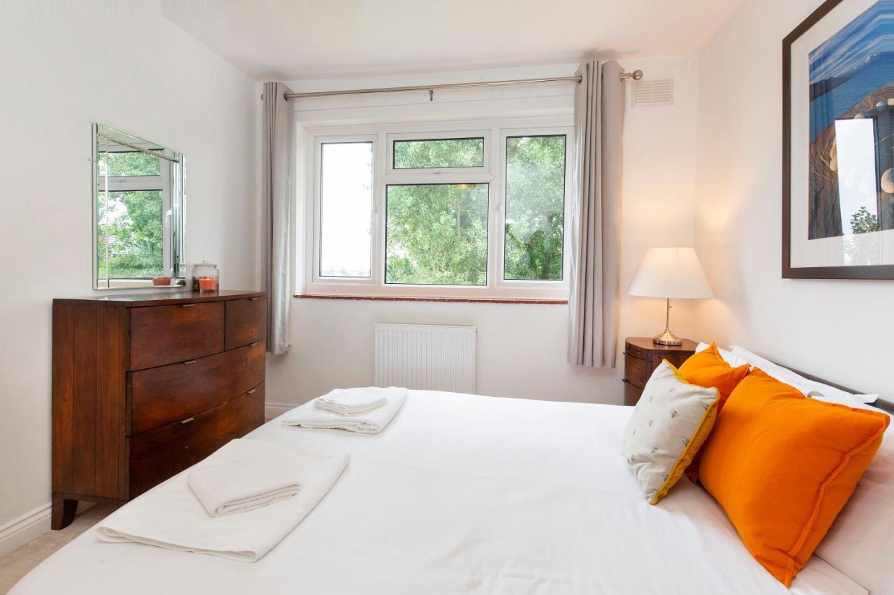 Holiday home Woodlea House With Hot Tub With Free Parking *