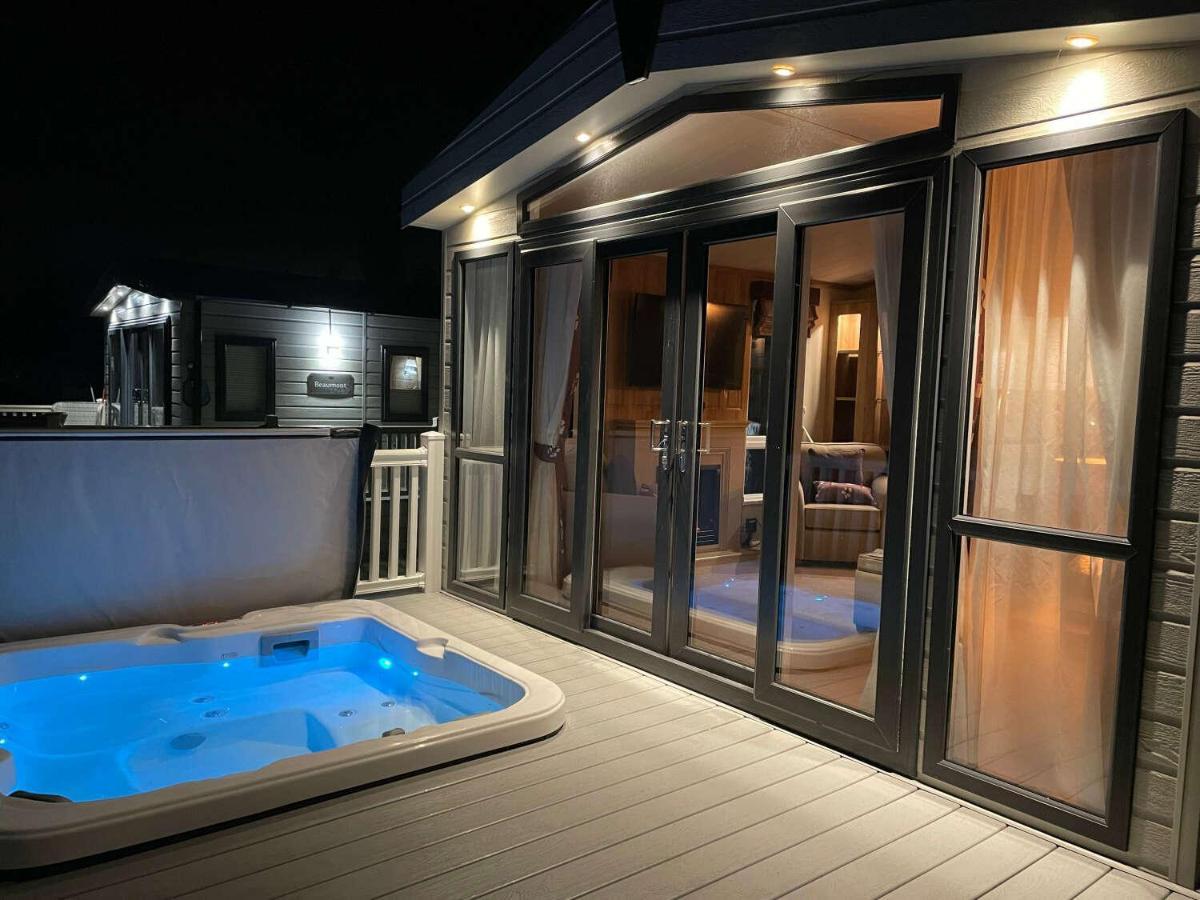 Chalet Lakeview Winter With Hot Tub York