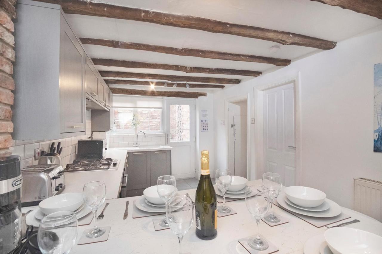 Holiday home The Mount Hideaway With Hot Tub York