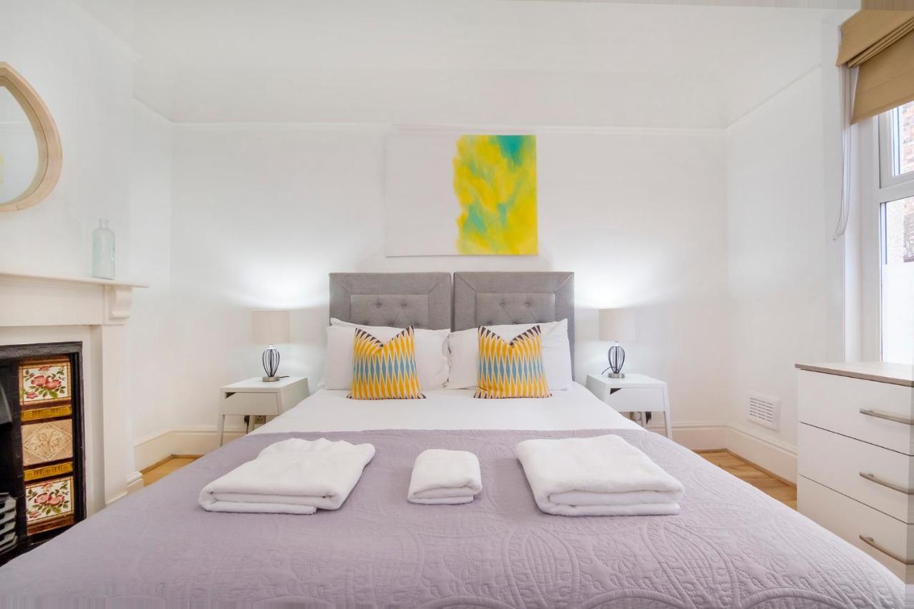 The Mount Hideaway With Hot Tub Holiday home York