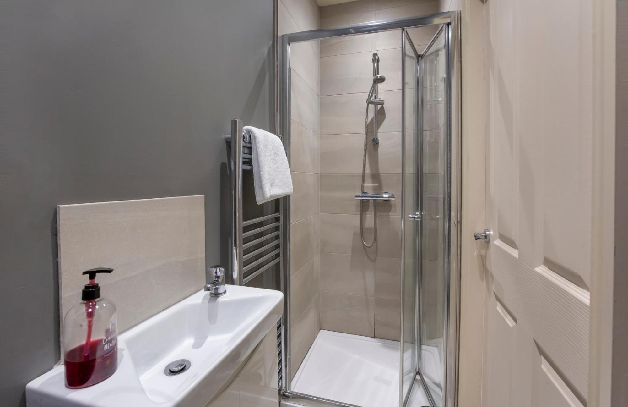 Patrick's Pool- 4 Bedroom,4 Bathroom, Luxury Townhouse! Holiday home *