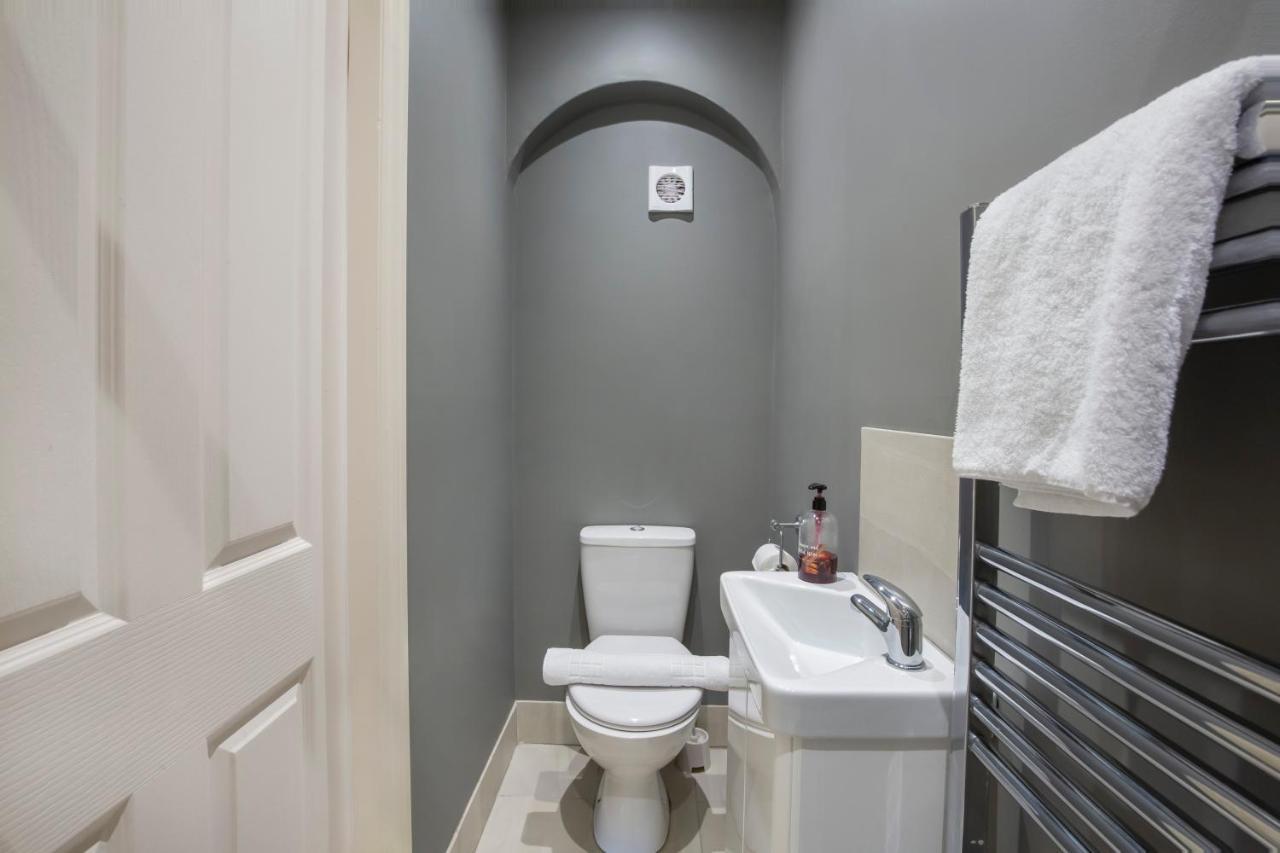 Patrick's Pool- 4 Bedroom,4 Bathroom, Luxury Townhouse! Holiday home York