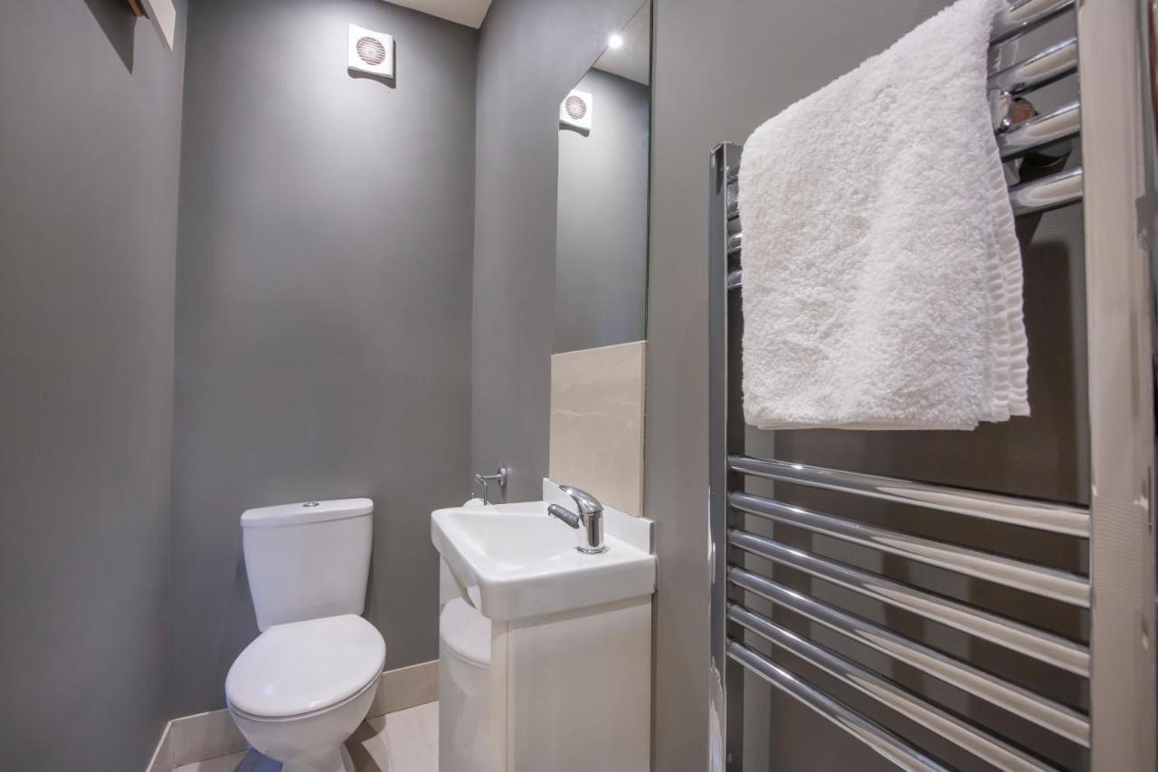 Patrick's Pool- 4 Bedroom,4 Bathroom, Luxury Townhouse! Holiday home York
