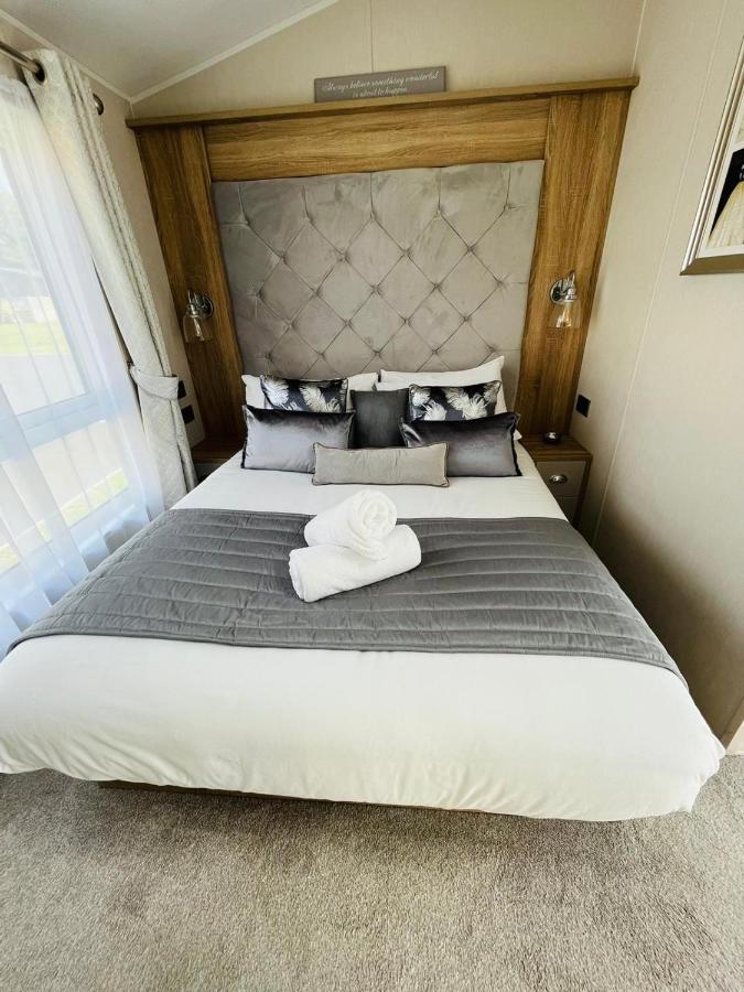 The Braunston With Hot Tub Holiday home York