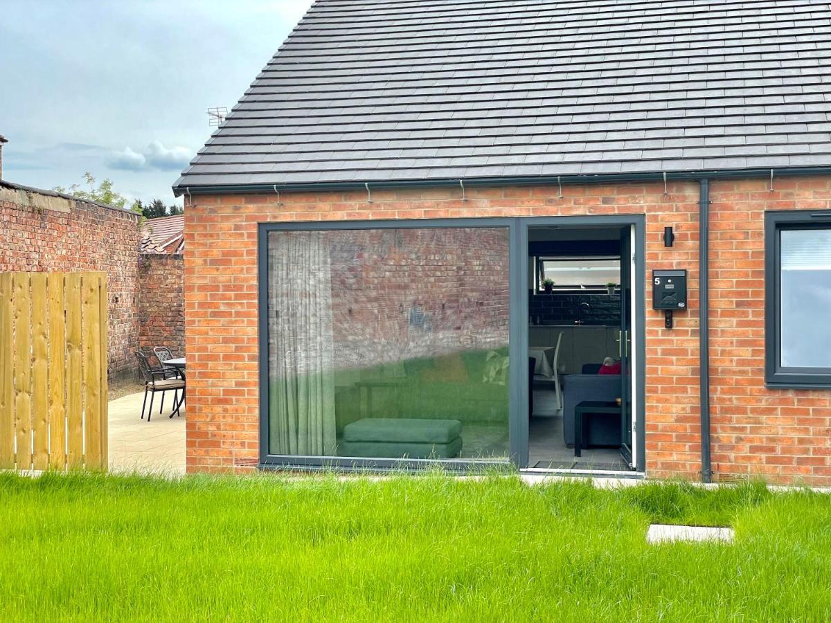 Garden View - 2 Bedroom Bungalow Holiday home *