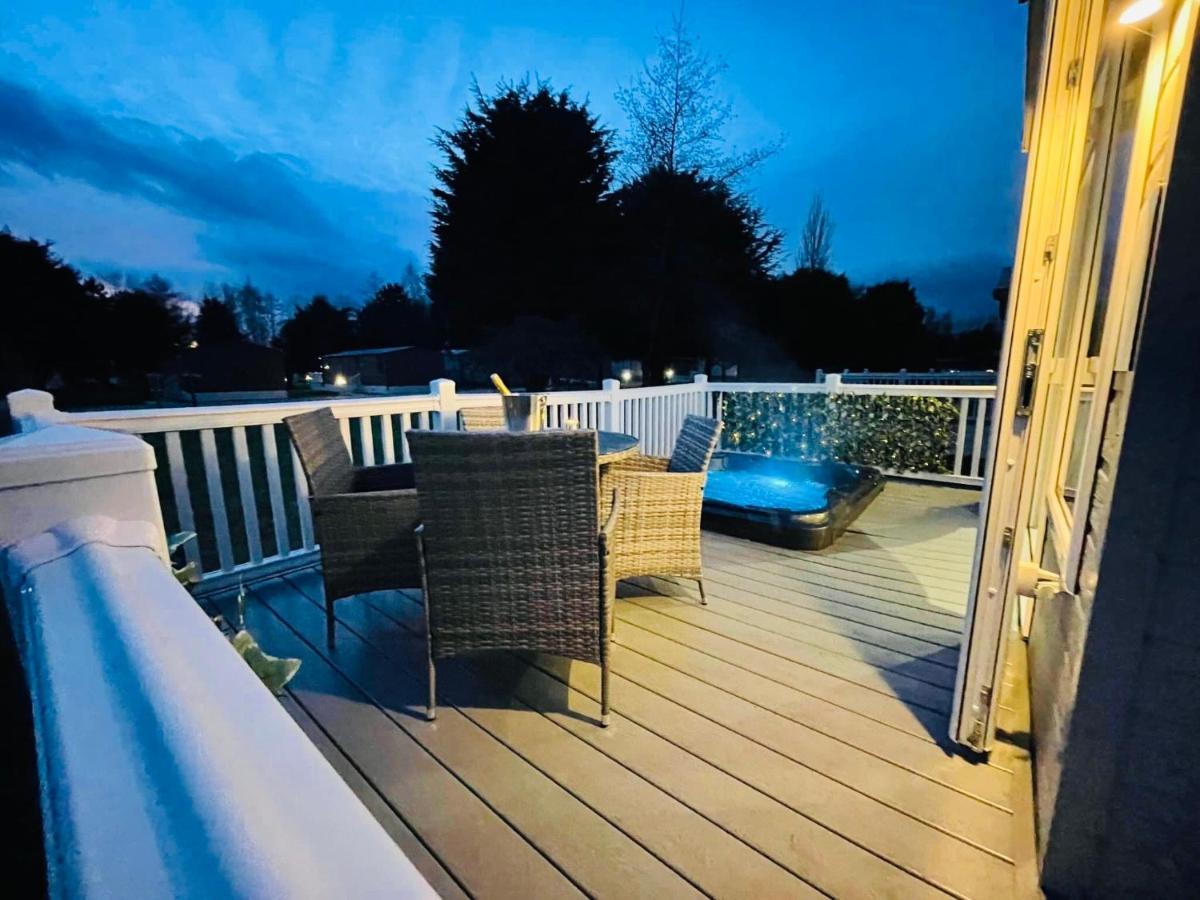 The Braunston With Hot Tub Holiday home York