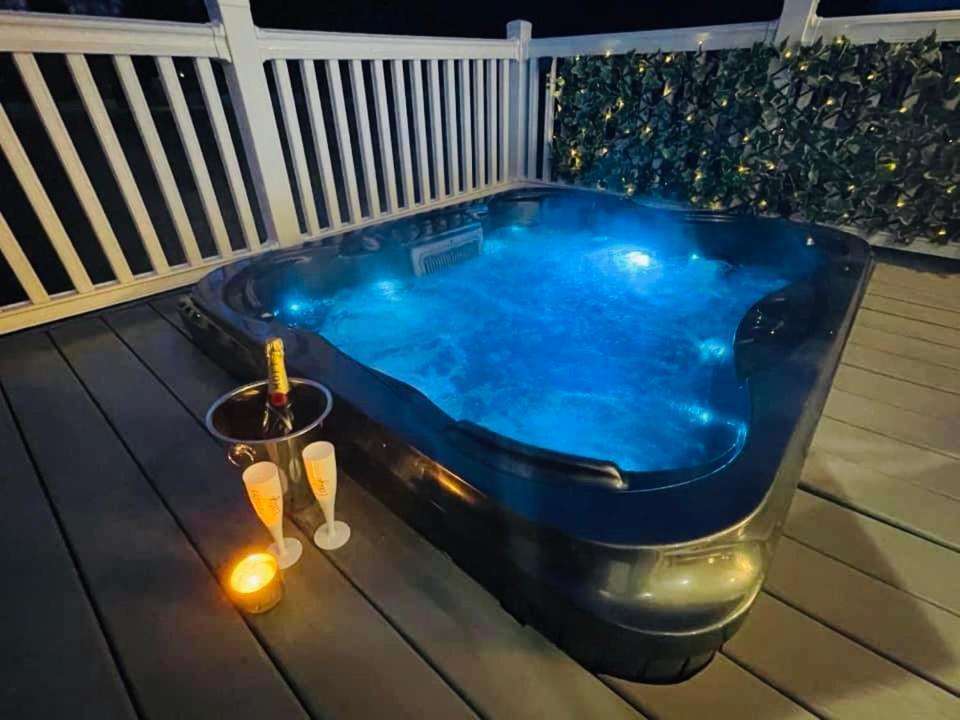 The Braunston With Hot Tub Holiday home