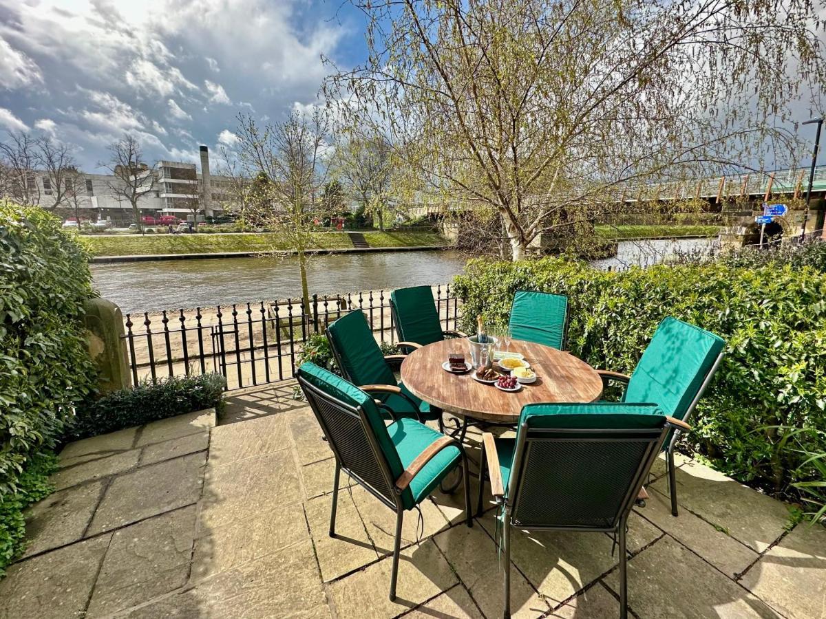 Riverside House - With Parking Holiday home York