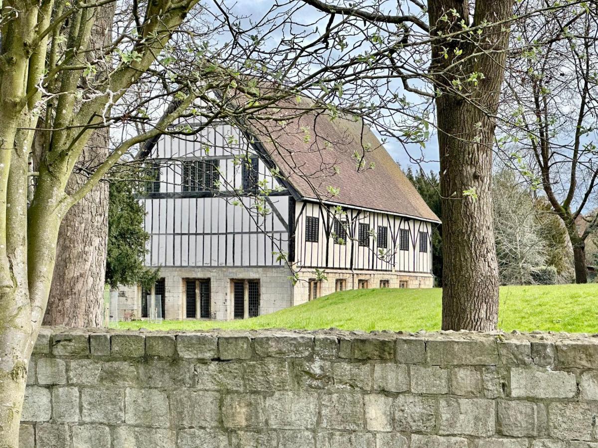 Riverside House - With Parking *
