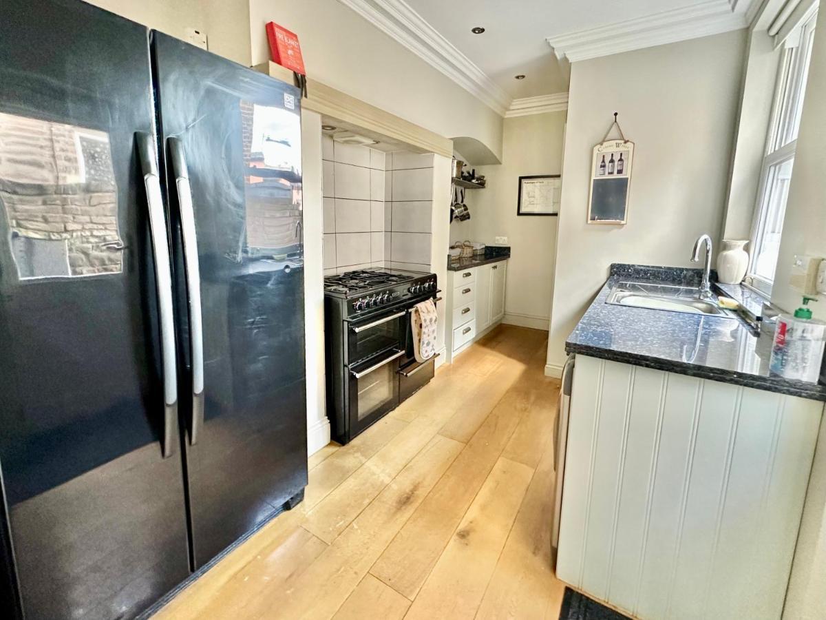 Riverside House - With Parking Holiday home York