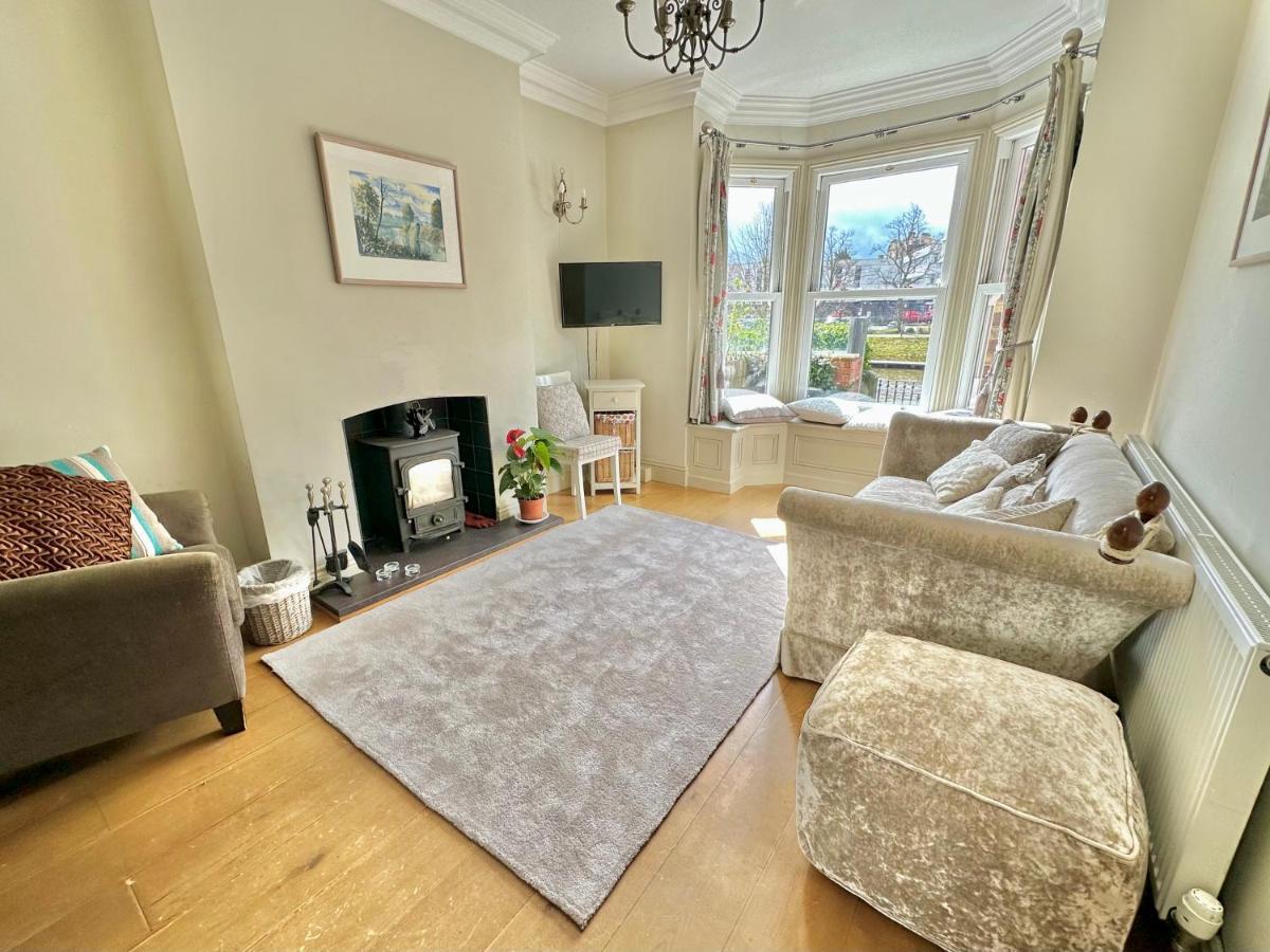 Riverside House - With Parking * York