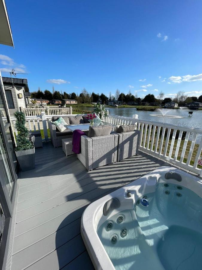 Lakeview Winter With Hot Tub