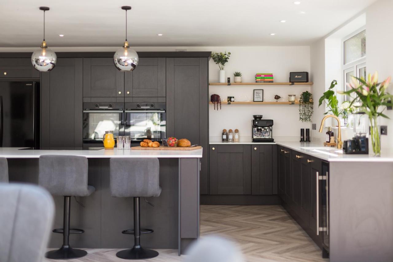 2 X Double - 2 X Free Off Street Parking Spaces Homestay York