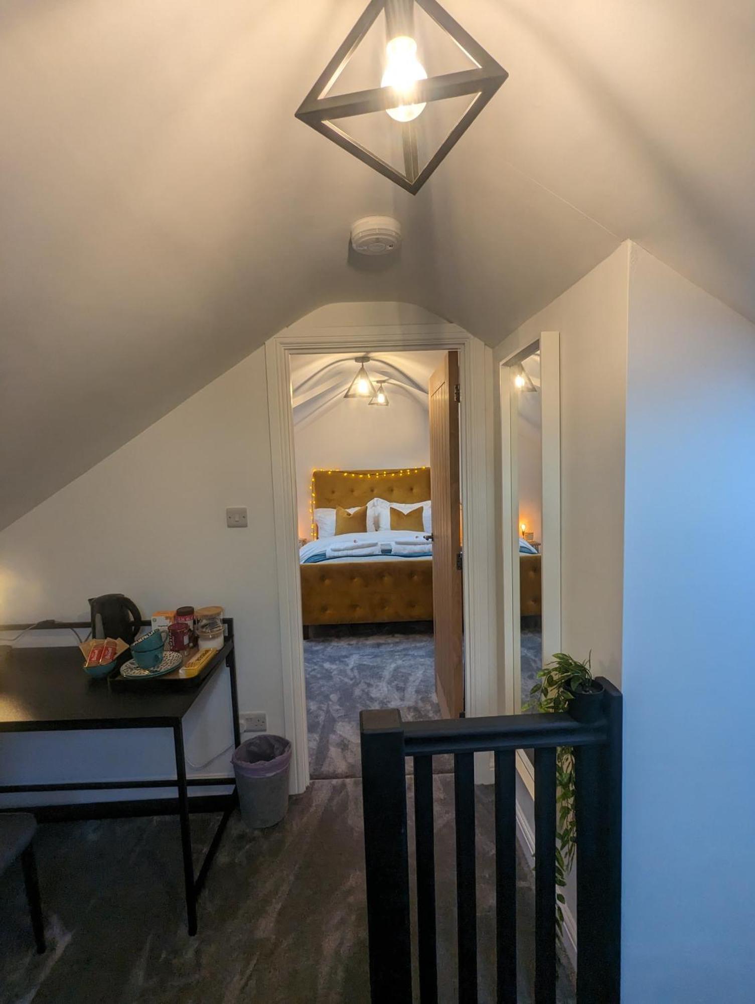 2 X Double - 2 X Free Off Street Parking Spaces Homestay