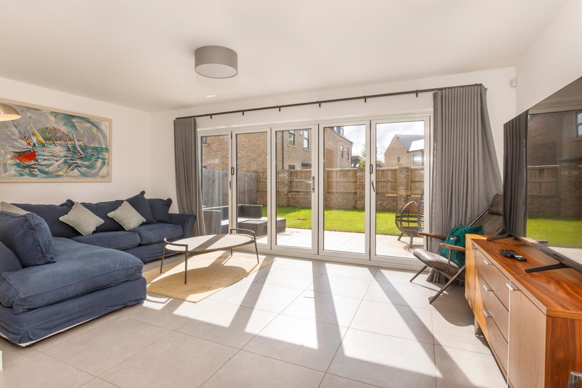 Mount Vale 4 Bedroom Luxury & Free Parking Holiday home *