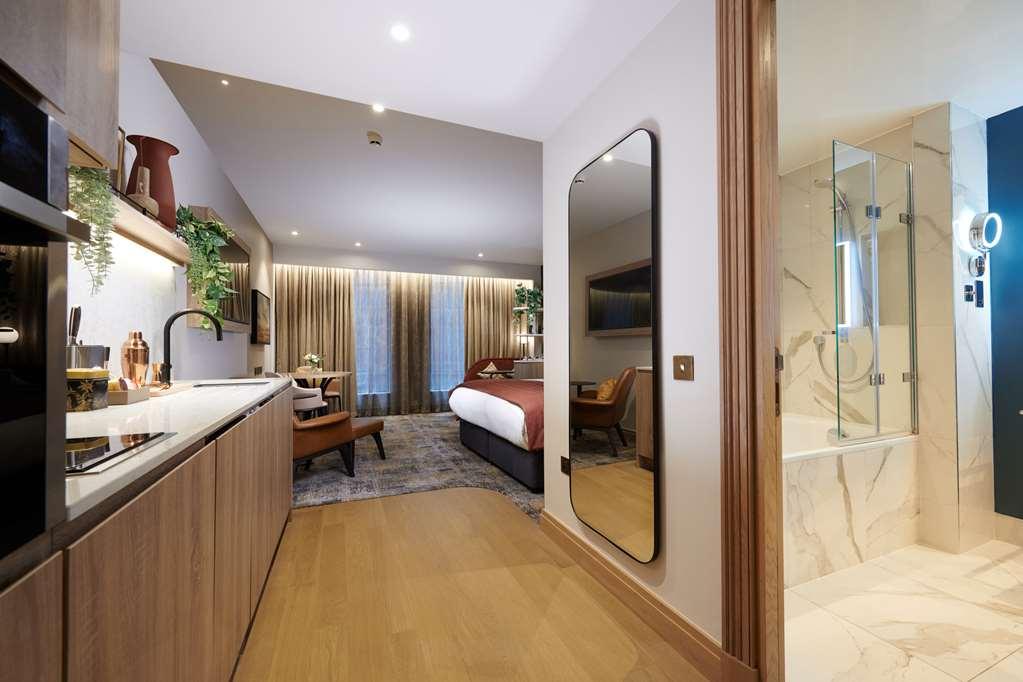 The Grand, Hotel
