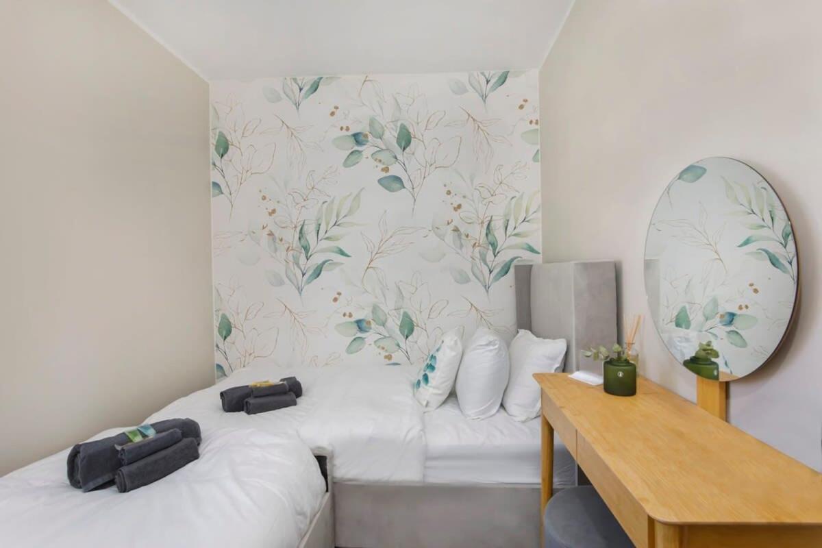 Holiday home The Dodsworth Modern 4 Bedroom House, Sleeps 8 *