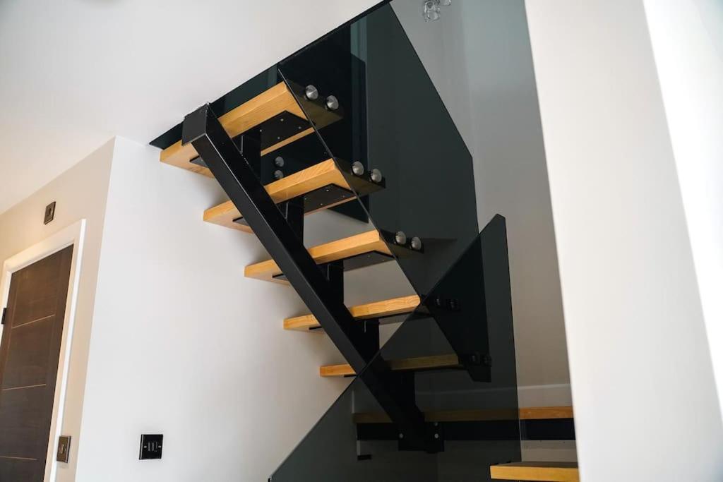 Apartment Modern And Luxury House