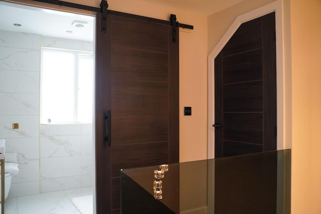 Modern And Luxury House * York
