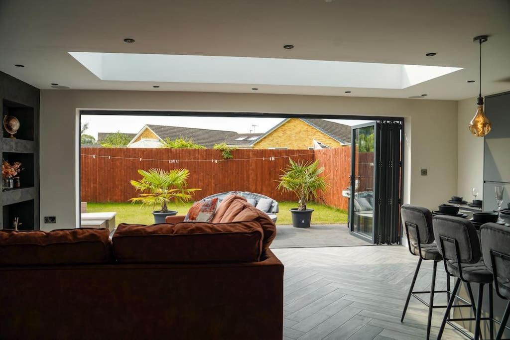 Modern And Luxury House