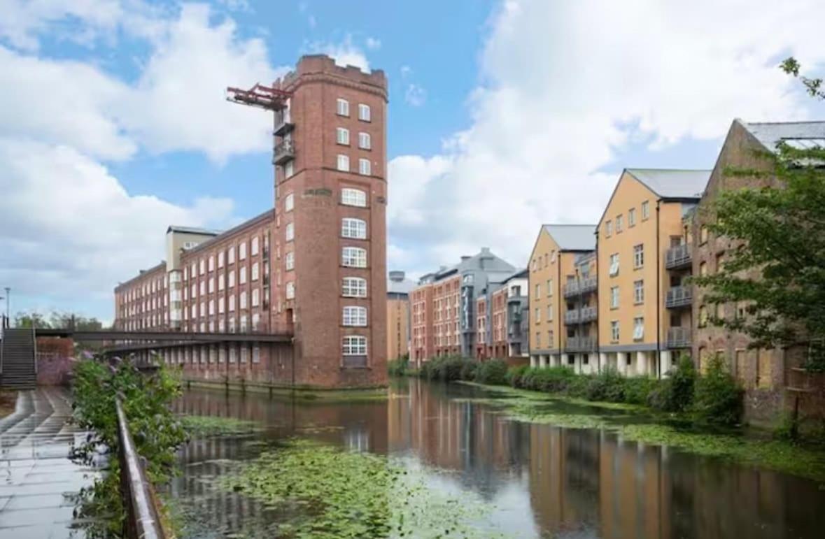 Centre Riverside Apartment *