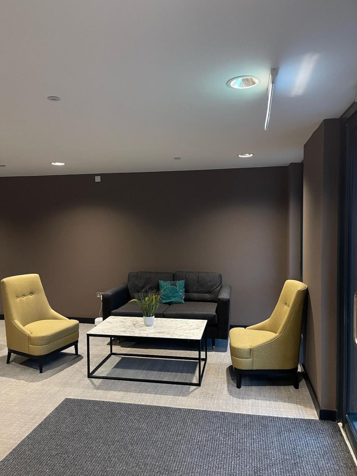 Apartment Stylish Flat - Sleeps 8 - Parking - Gym