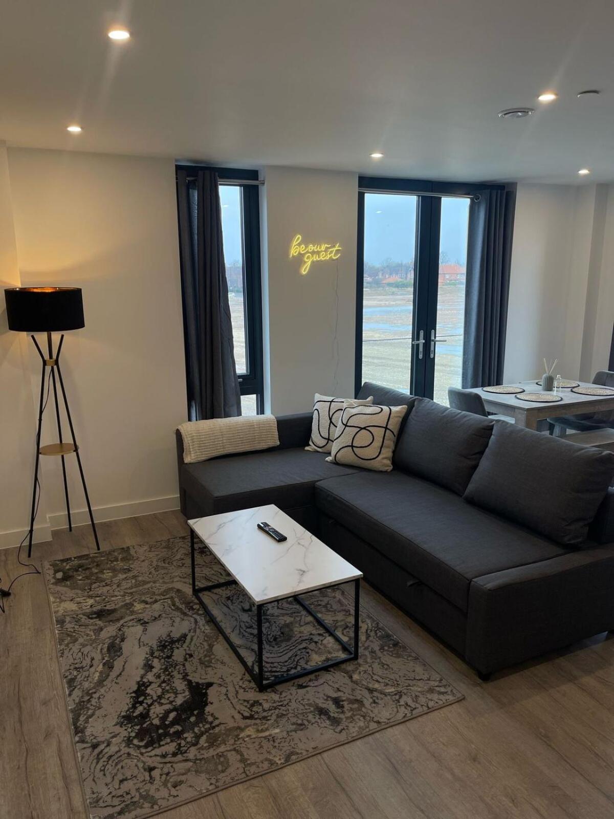 Stylish Flat - Sleeps 8 - Parking - Gym Apartment York