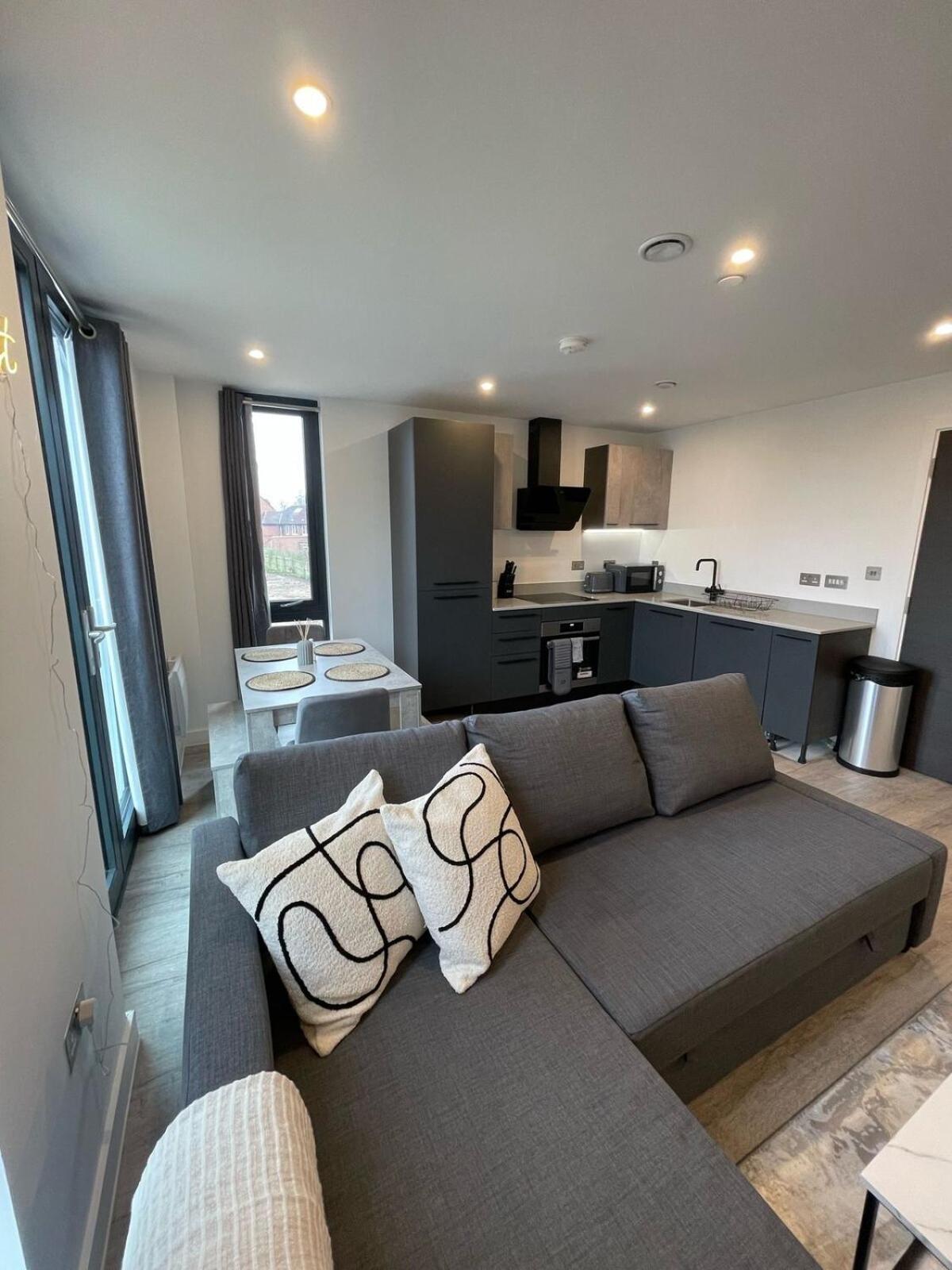 Apartment Stylish Flat - Sleeps 8 - Parking - Gym York